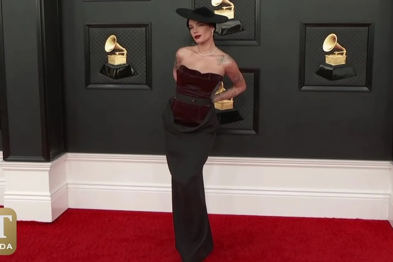 Halsey at the 2022 Grammy Awards.jpg?format=webp