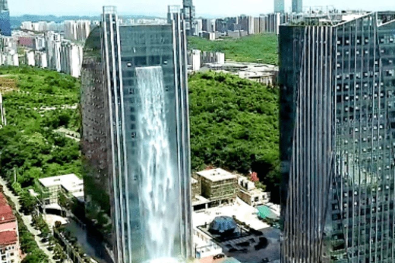 Largest artificial waterfall.jpg