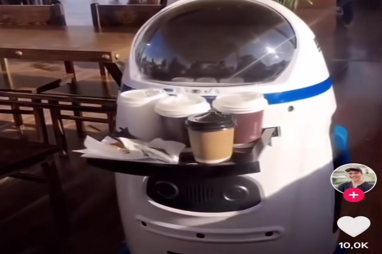Robot-waiter treats the most delicious coffee.jpg