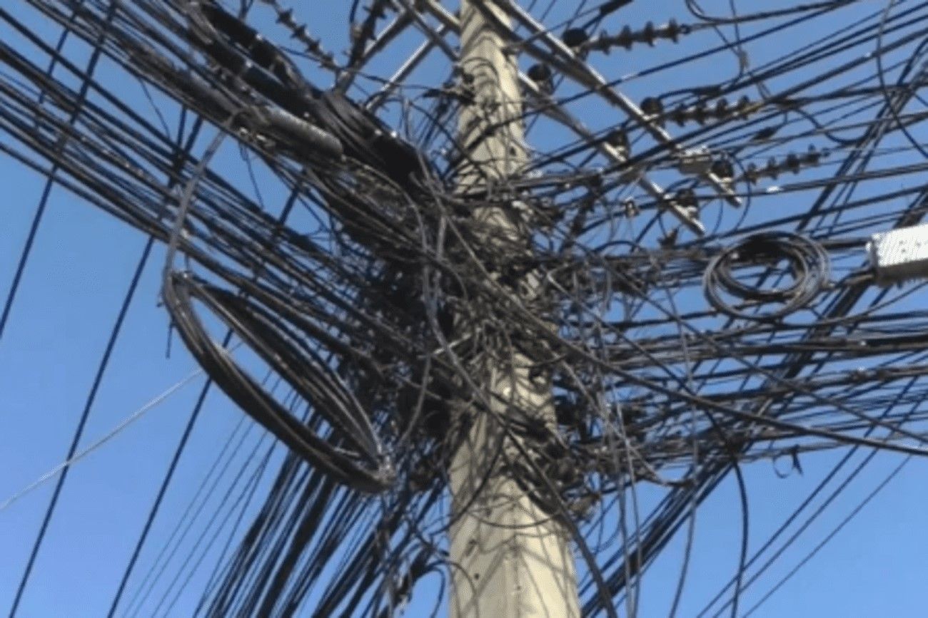 Untidy Power Cables.jpg